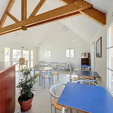 Retreat In For 3 La Roche-Posay